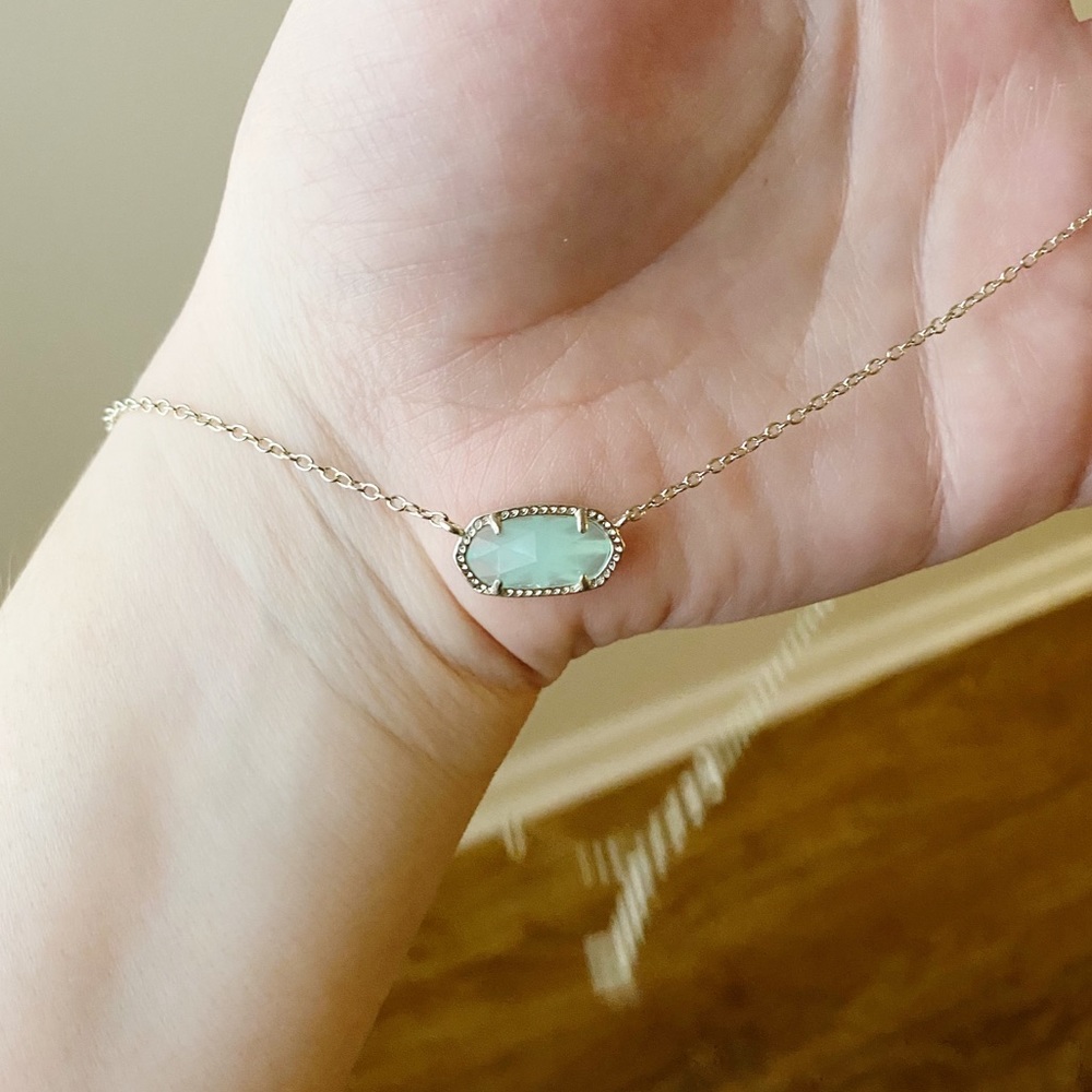 Kendra Scott necklace